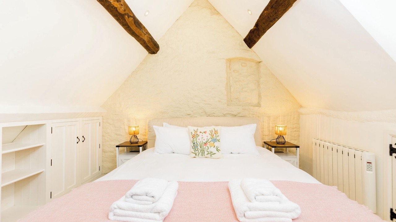Photo of Bedroom in Bourton-on-the-Hill