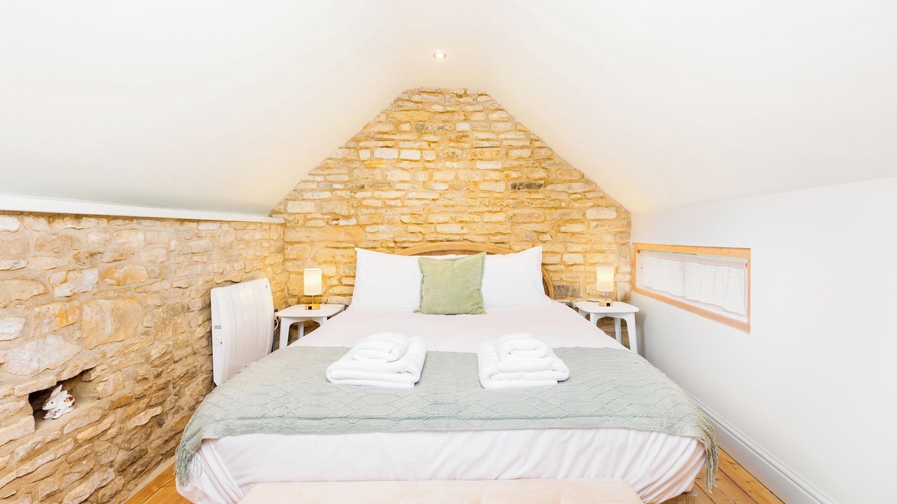Photo of Bedroom in Bourton-on-the-Hill