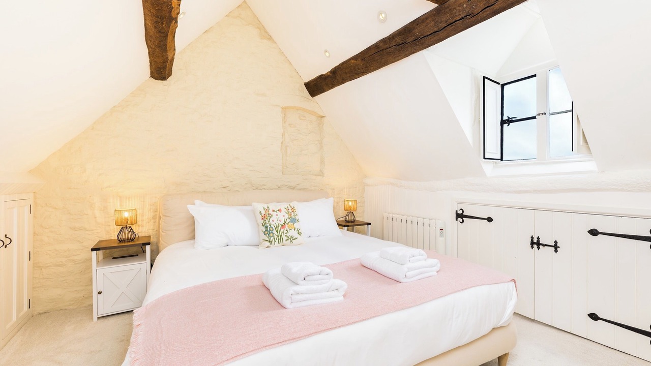 Photo of Bedroom in Bourton-on-the-Hill