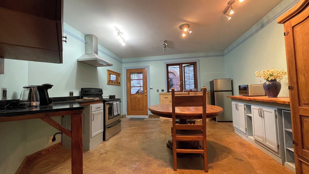 Photo of Kitchen in Metro Vancouver Regional District