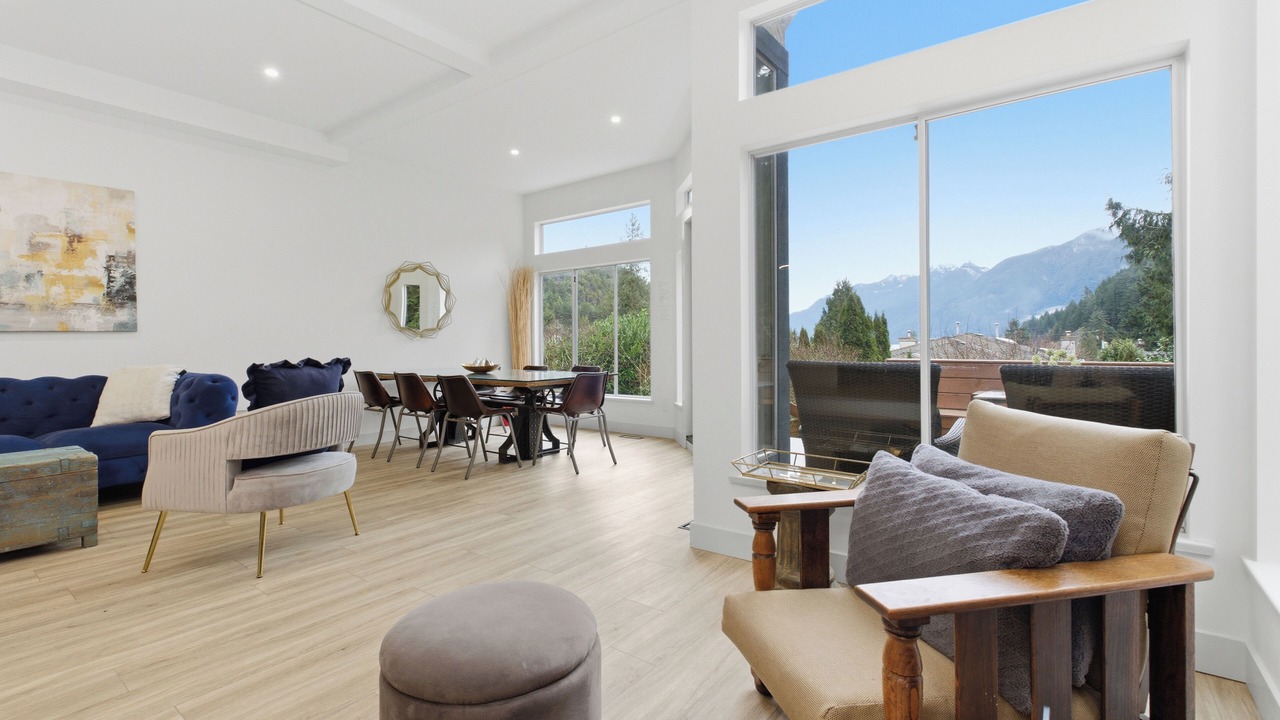 Photo of Livingroom in Horseshoe Bay