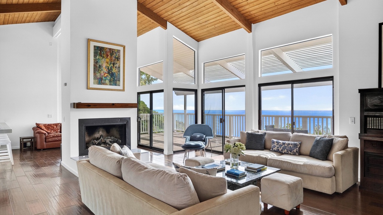 Photo of Livingroom in Western Malibu