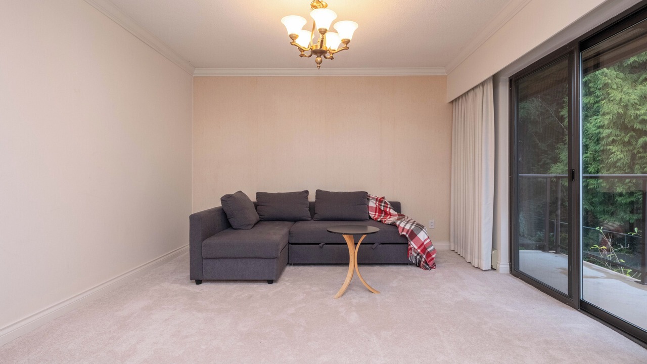 Photo of Livingroom in Caulfeild