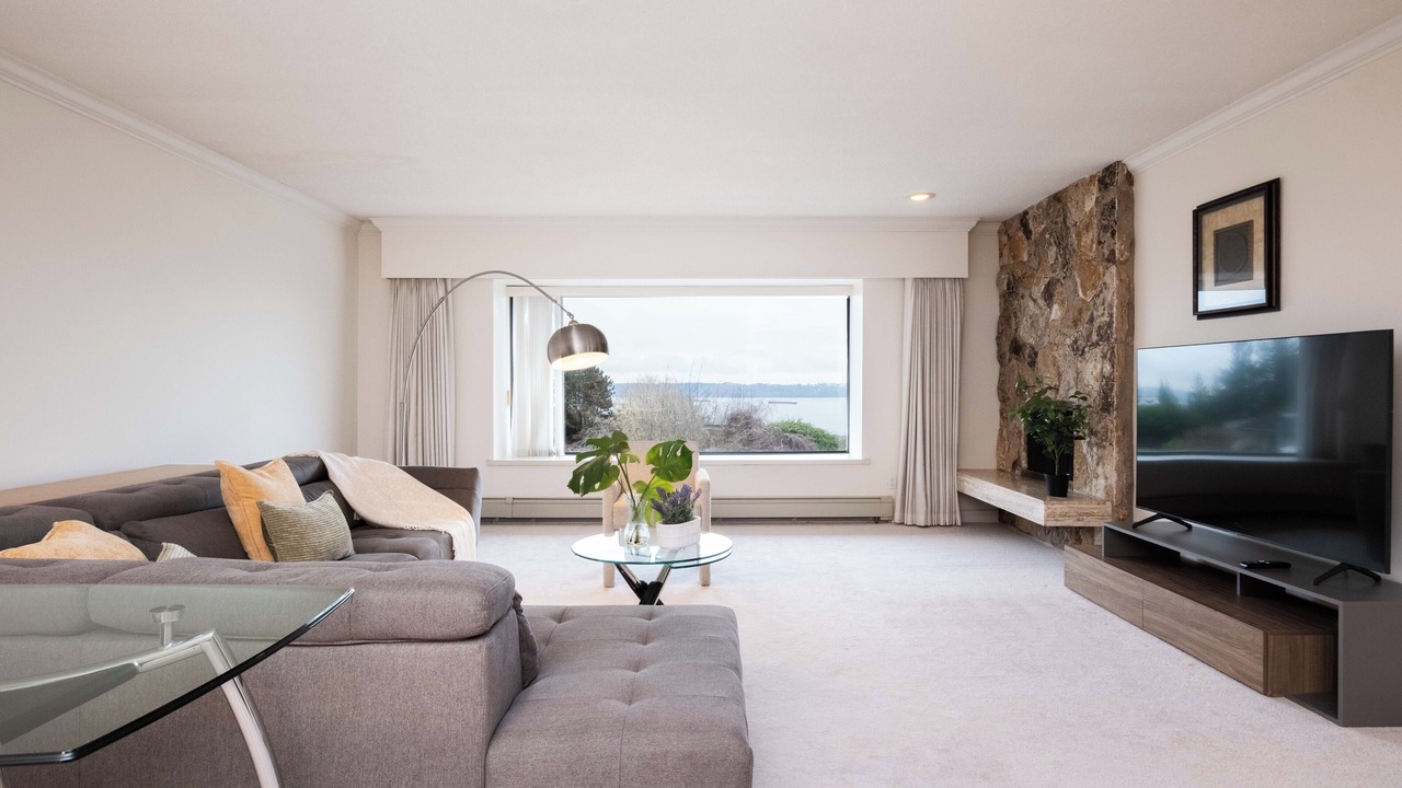 Photo of Livingroom in Caulfeild