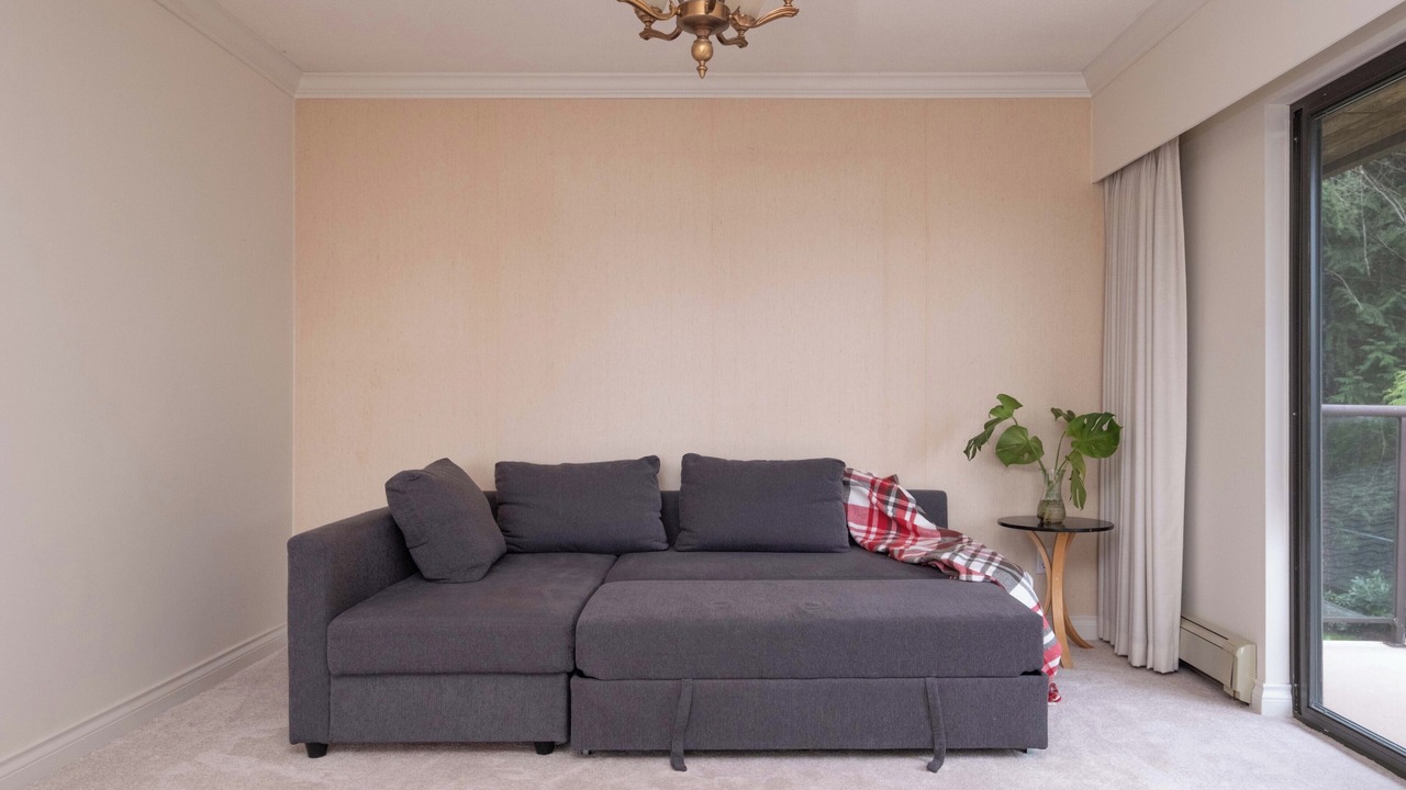 Photo of Livingroom in Caulfeild