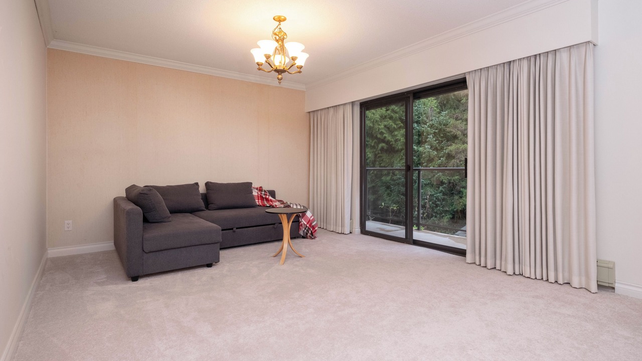 Photo of Livingroom in Caulfeild