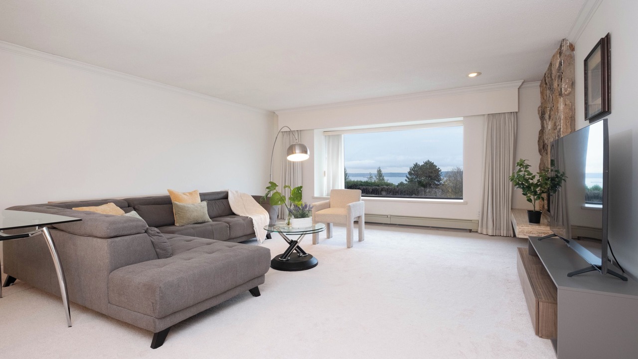Photo of Livingroom in Caulfeild