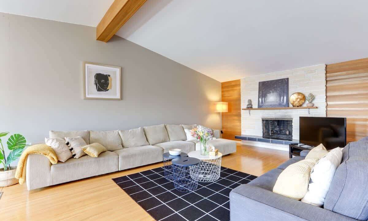 Photo of Livingroom in West Vancouver