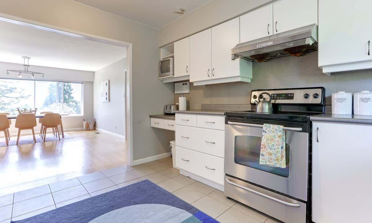 Photo of Kitchen in West Vancouver