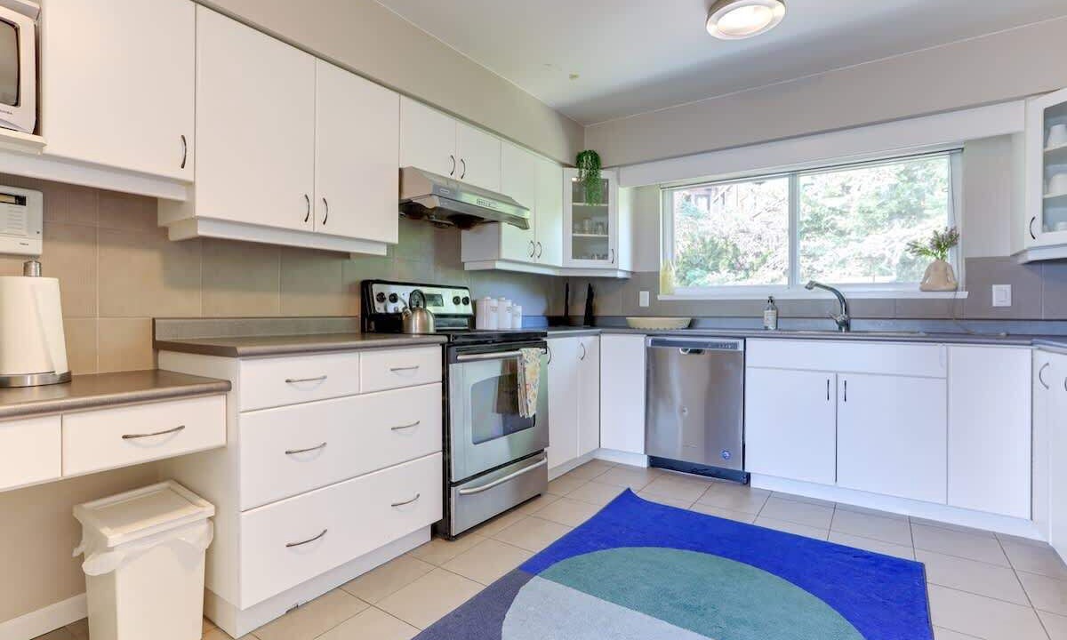 Photo of Kitchen in West Vancouver