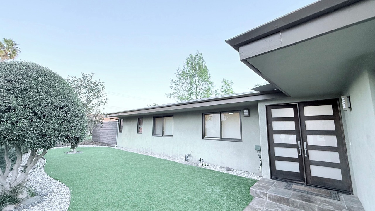 Photo of Outdoor in Woodland Hills