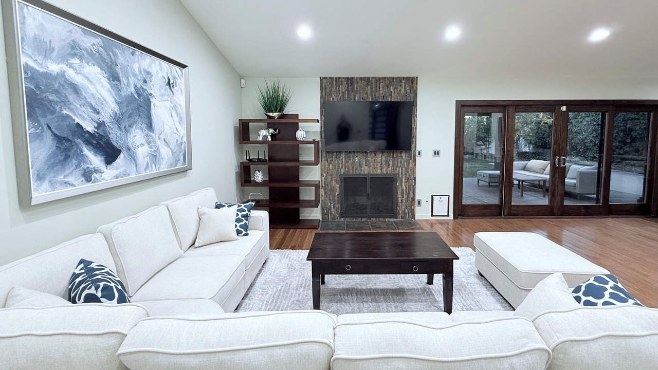 Photo of Livingroom in Woodland Hills