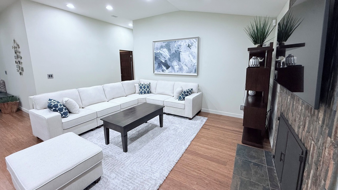 Photo of Livingroom in Woodland Hills