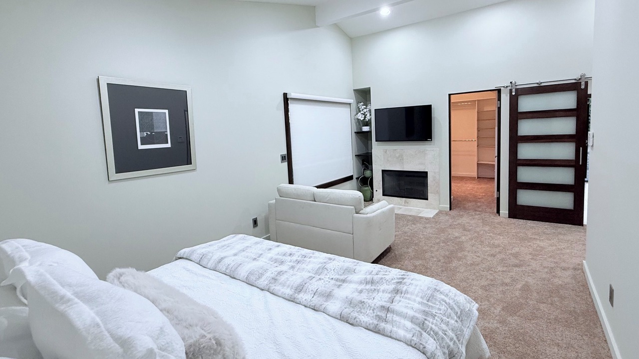 Photo of Bedroom in Woodland Hills