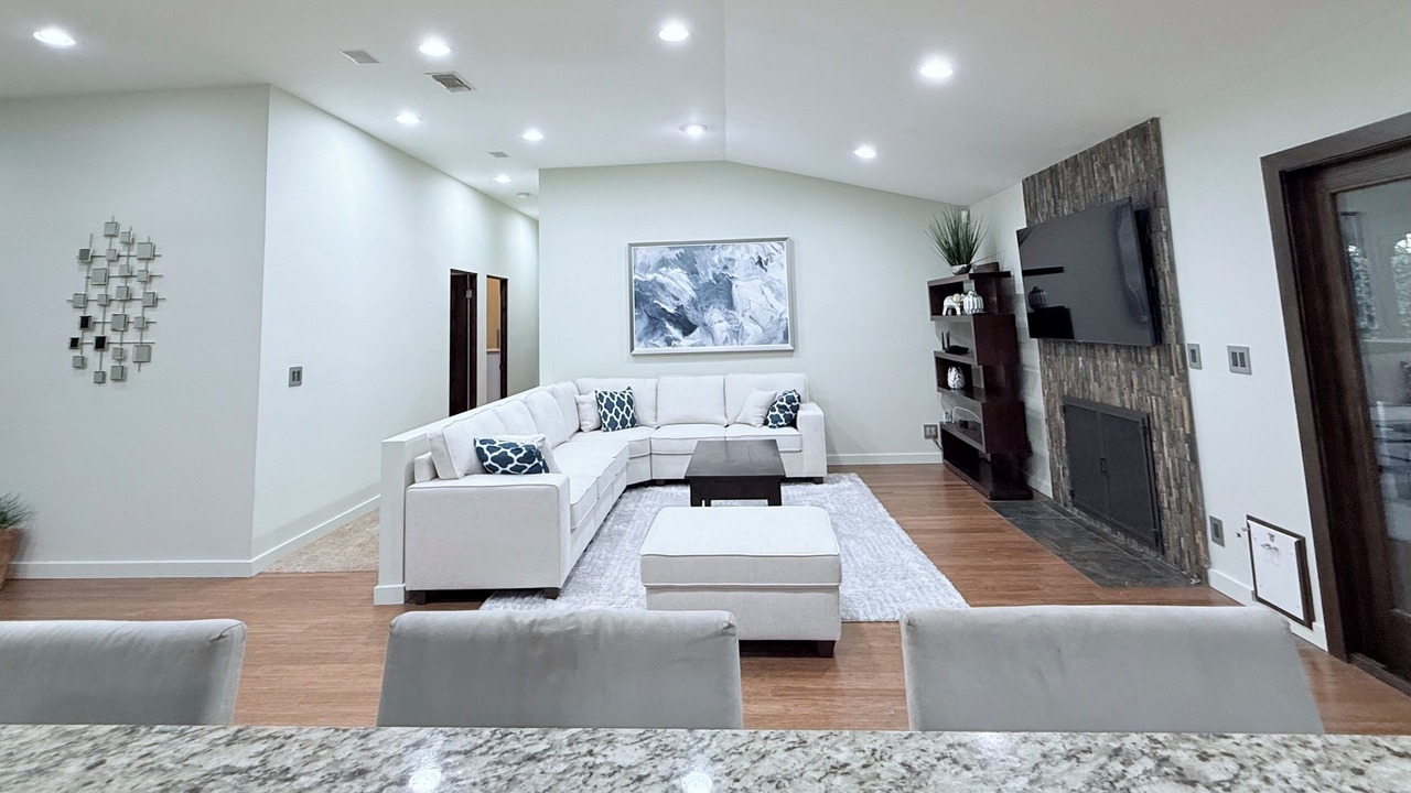 Photo of Livingroom in Woodland Hills