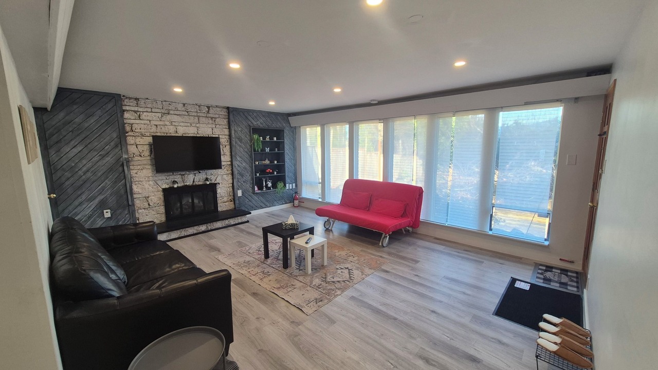 Photo of Livingroom in Dollarton