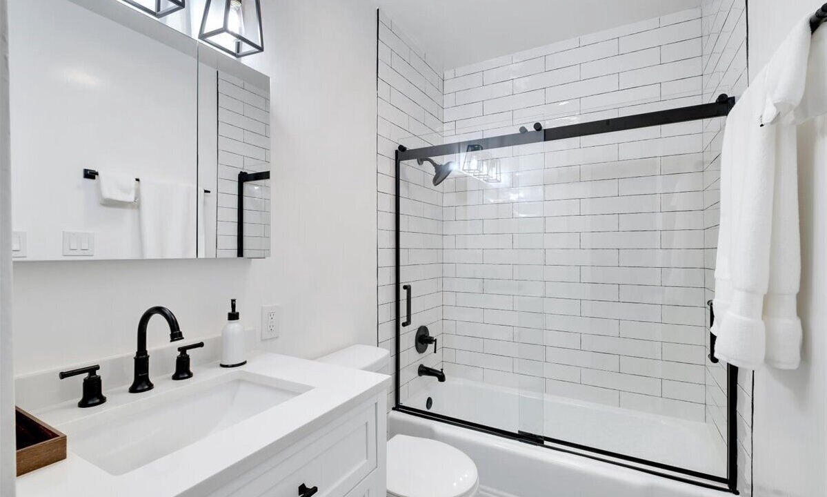 Photo of Bathroom in Ladera Heights