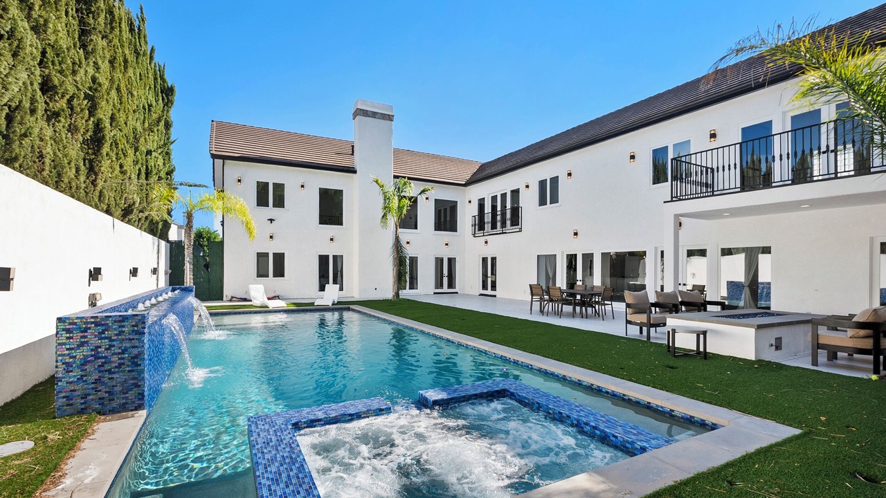 Photo of Outdoor in Woodland Hills