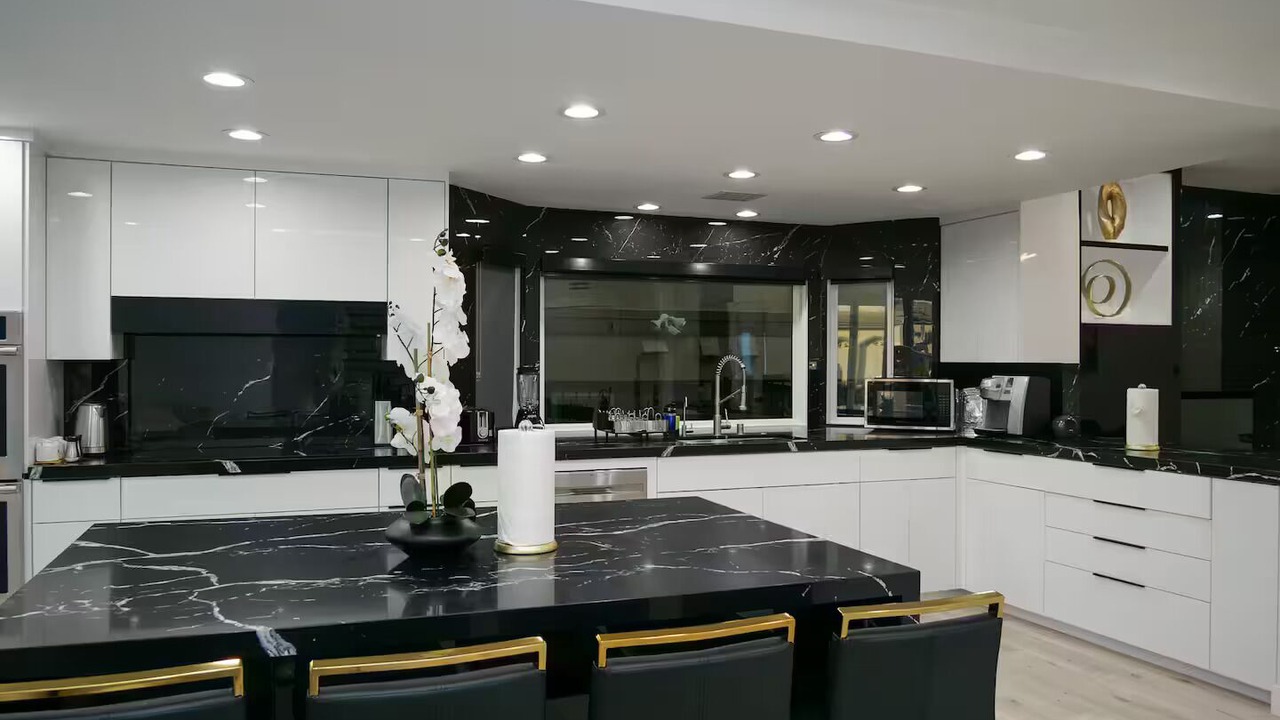 Photo of Kitchen in Woodland Hills