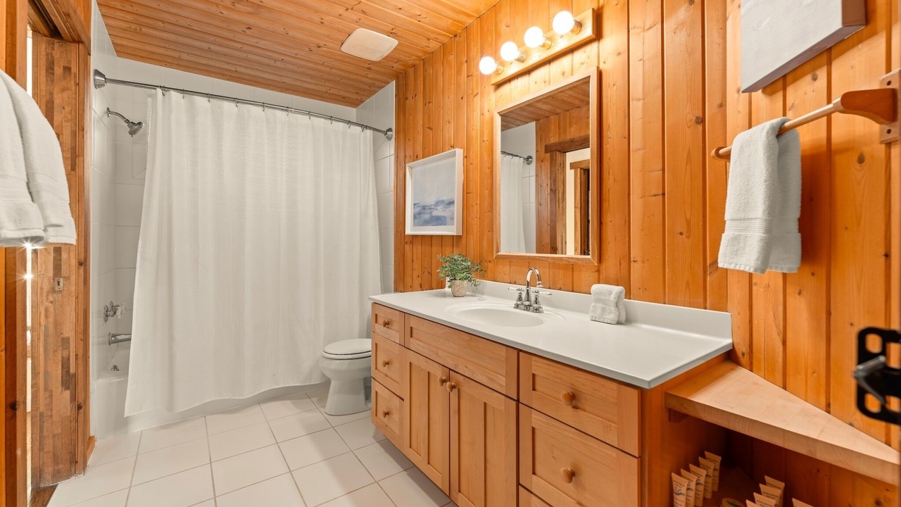 Photo of Bathroom in Ventura