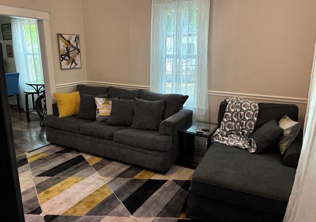 Photo of Livingroom in Forest Glen
