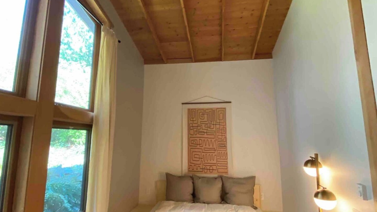 Photo of Bedroom in Bowen Island