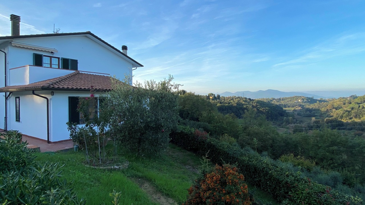 Photo of Outdoor in Lari