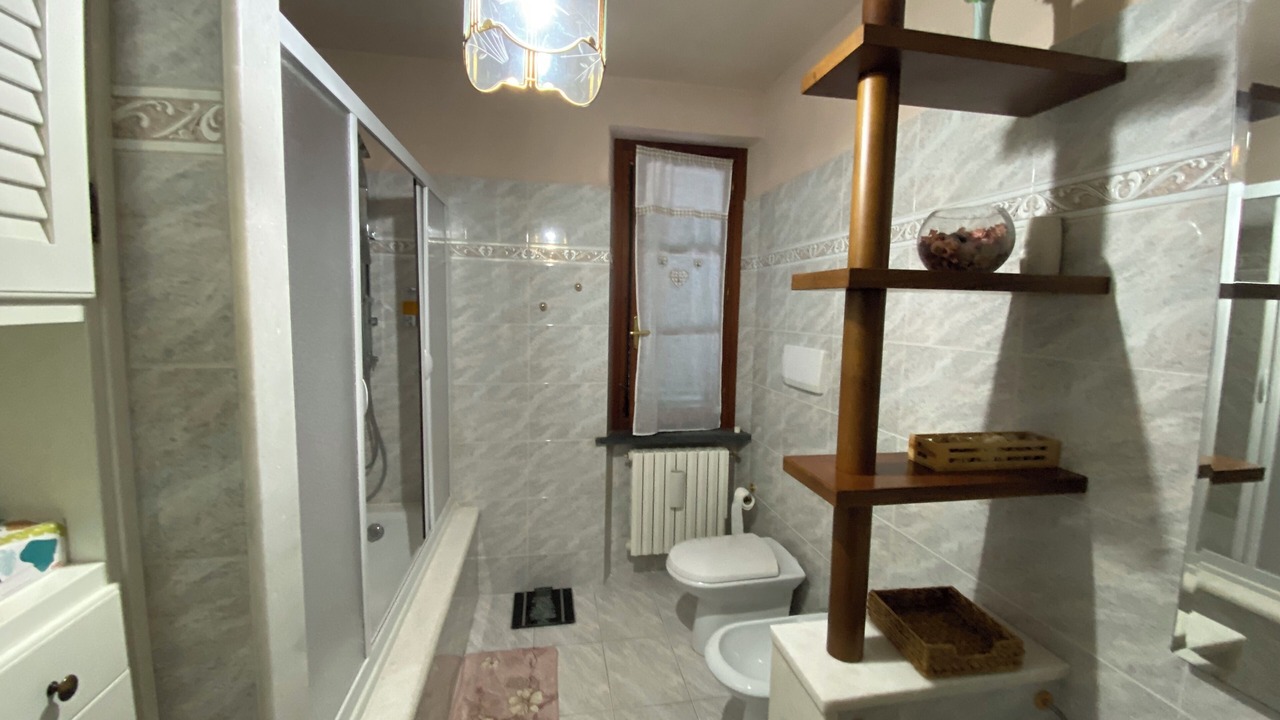 Photo of Bathroom in Lari