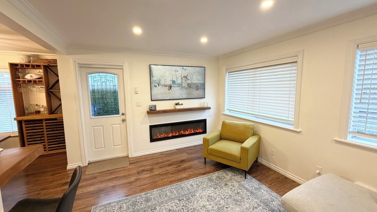 Photo of Livingroom in Lower Lonsdale