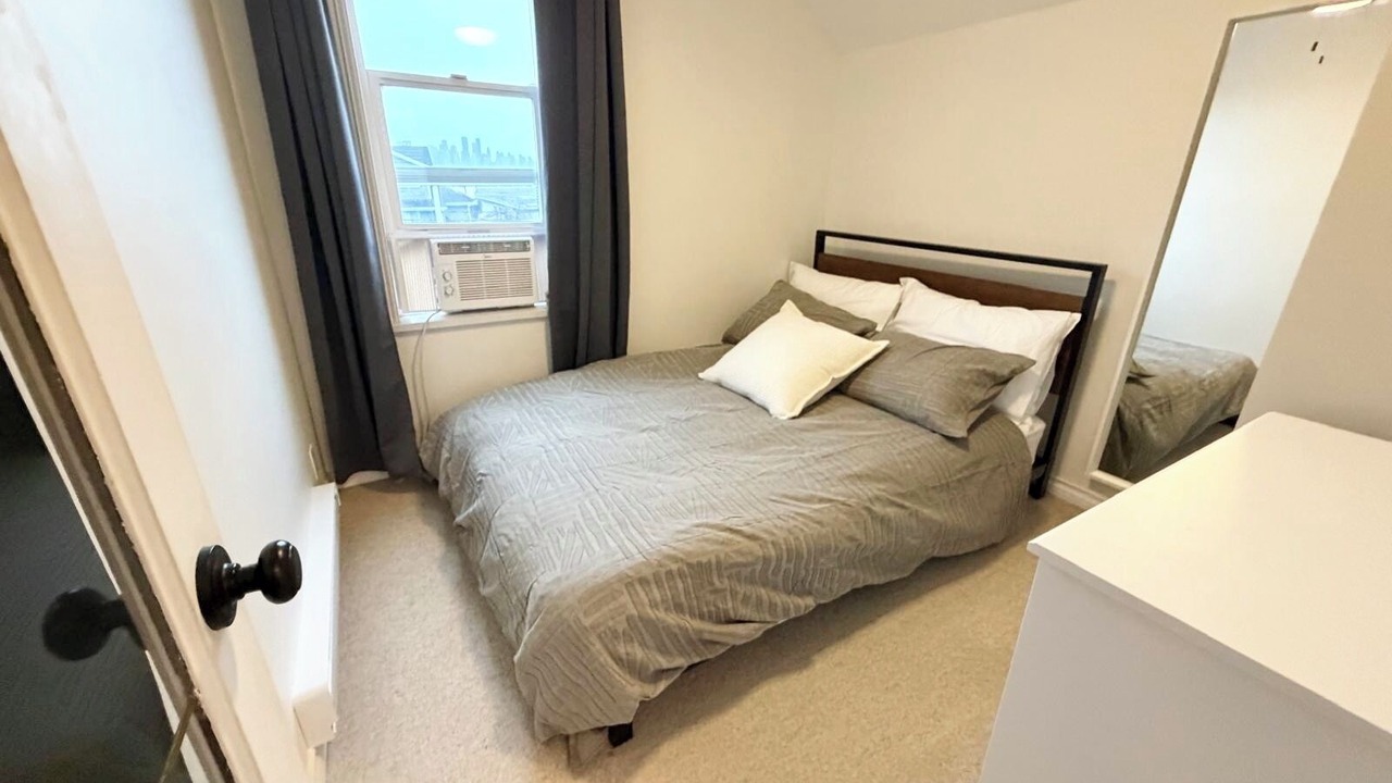Photo of Bedroom in Lower Lonsdale