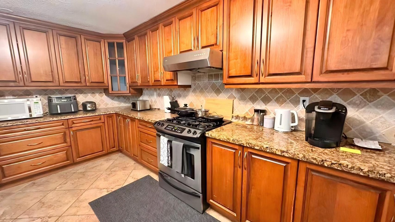 Photo of Kitchen in West Vancouver