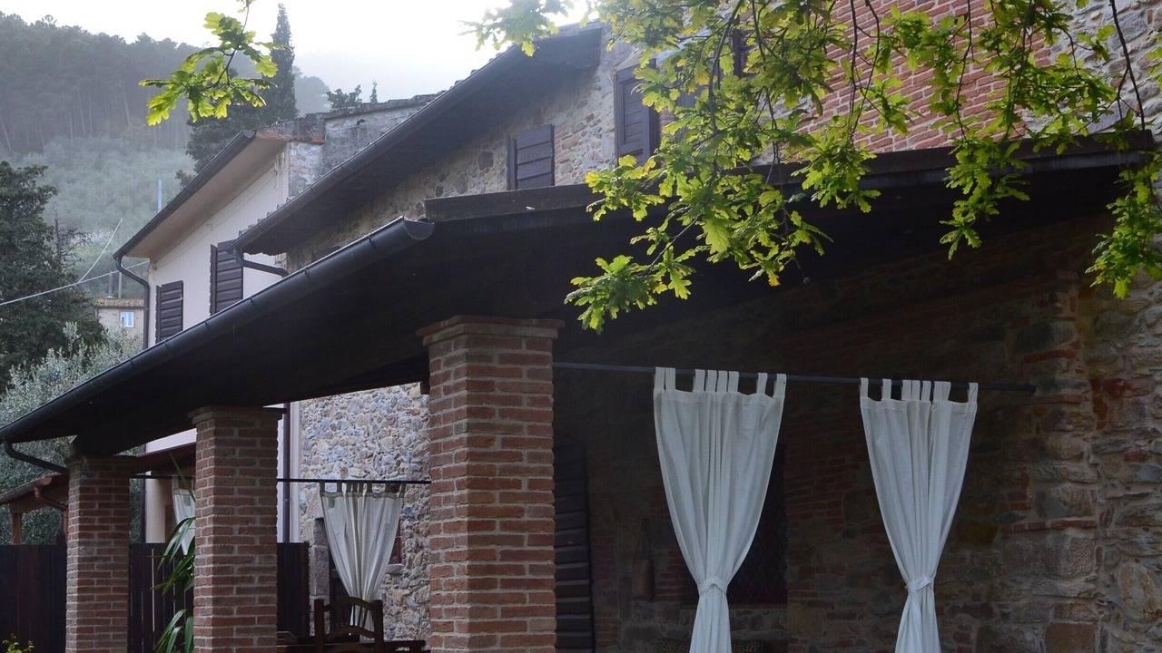 Photo of Patio Balcony in Buti