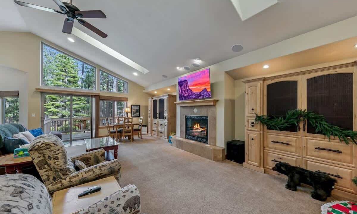 Photo of Livingroom in South Lake Tahoe