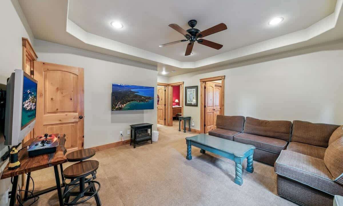 Photo of Livingroom in South Lake Tahoe