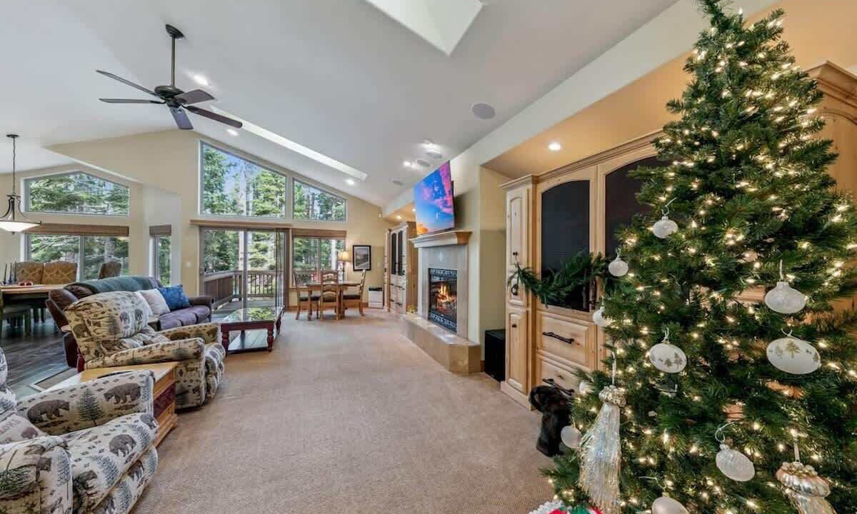 Photo of Livingroom in South Lake Tahoe
