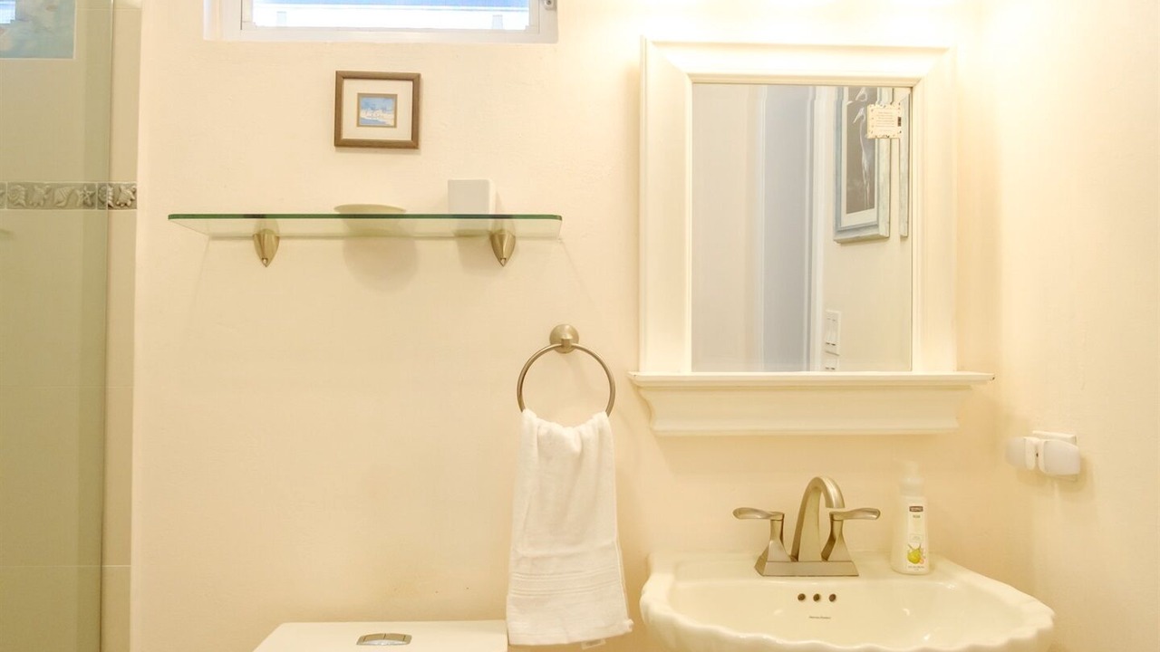 Photo of Bathroom in Estate Hull