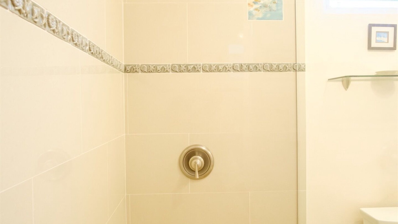 Photo of Bathroom in Estate Hull