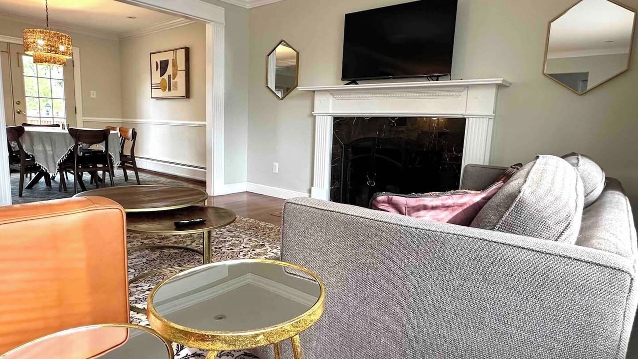 Photo of Livingroom in Bethesda