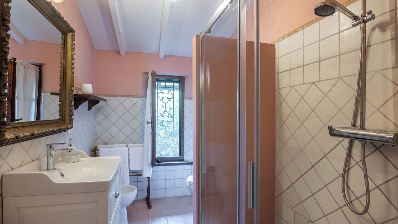 Photo of Bathroom in Lari