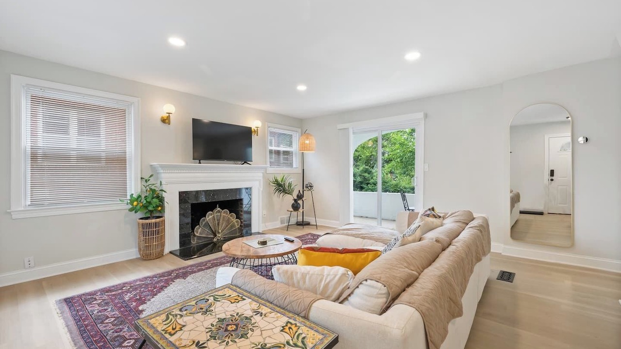 Photo of Livingroom in Bethesda