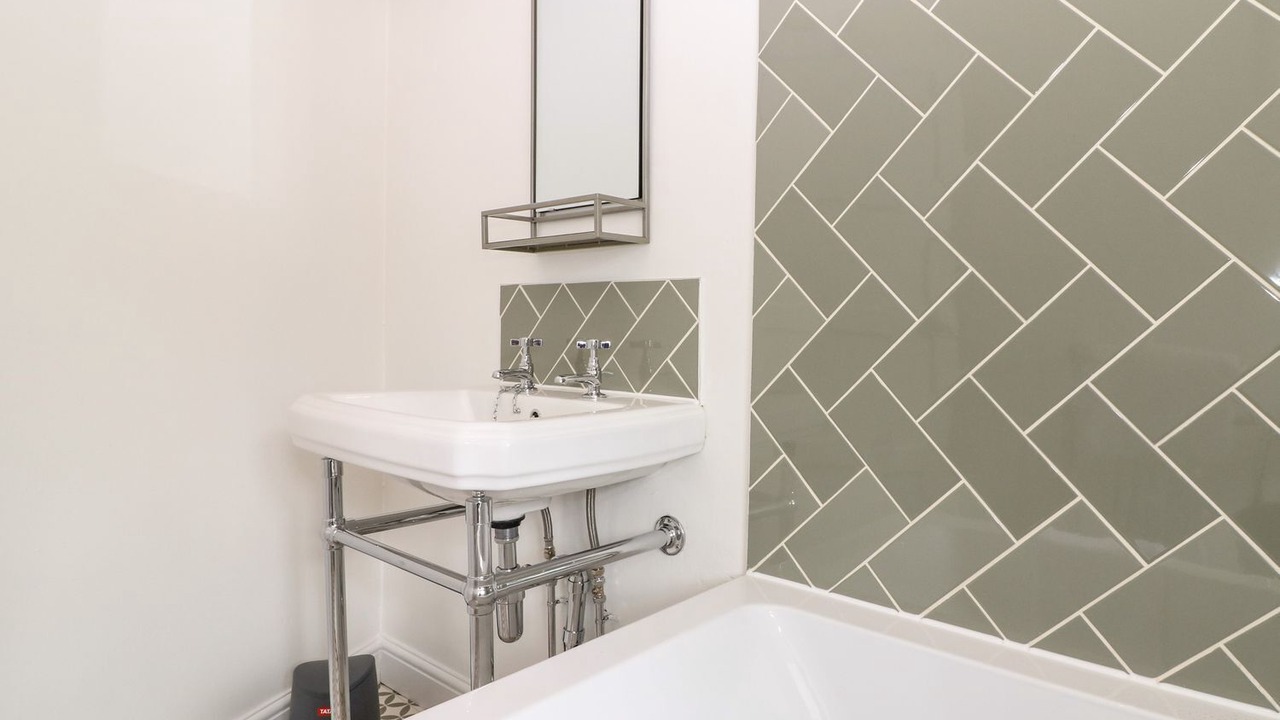 Photo of Bathroom in Hook Norton