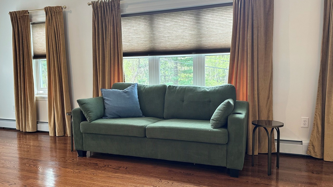 Photo of Livingroom in Saunderstown