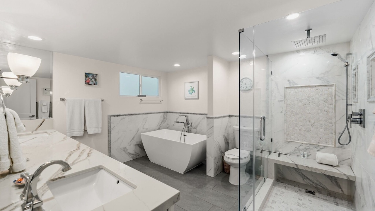 Photo of Bathroom in Oxnard Shores