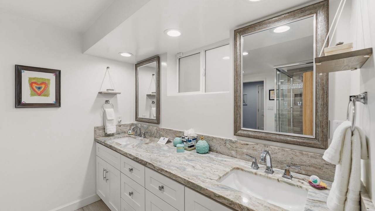 Photo of Bathroom in Oxnard Shores