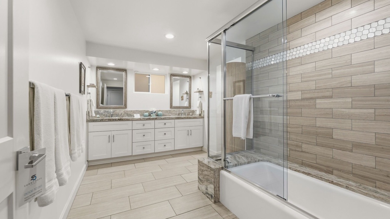 Photo of Bathroom in Oxnard Shores