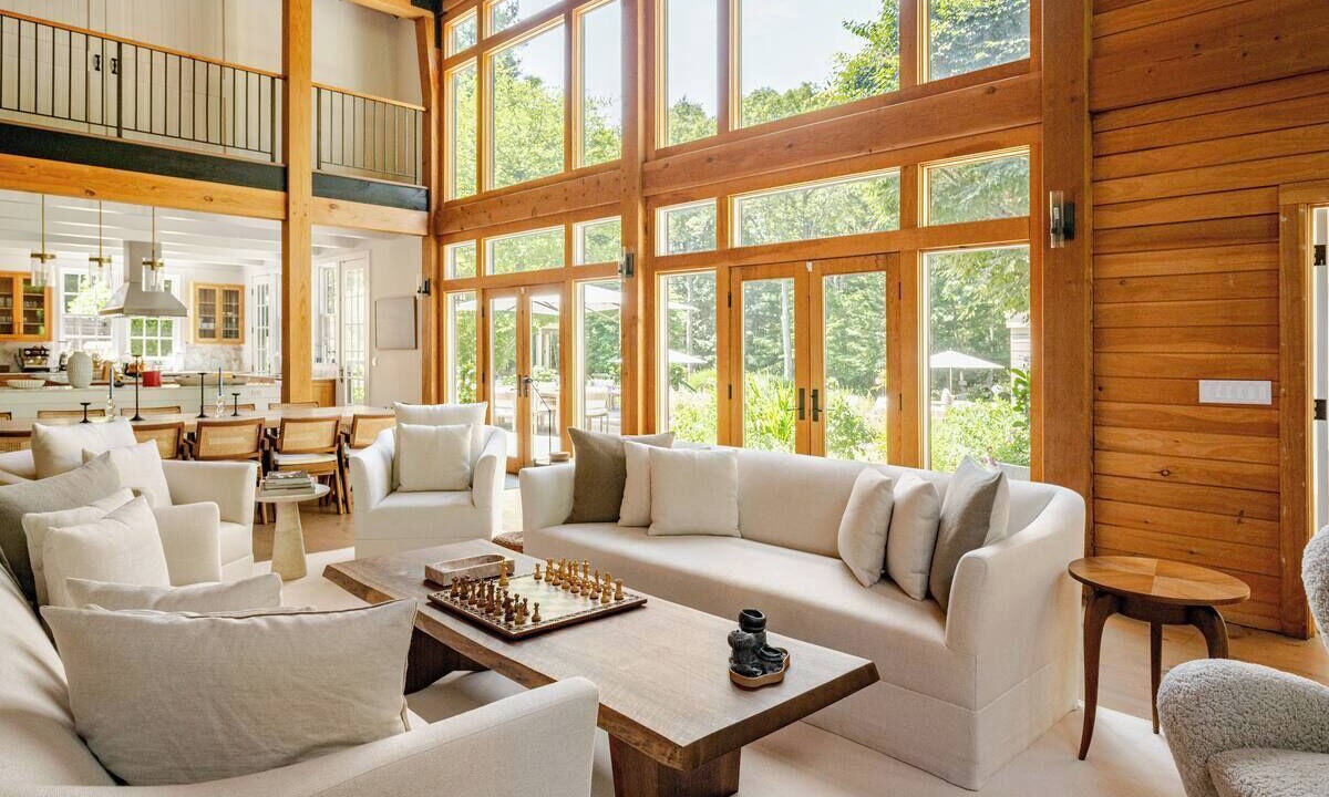 Photo of Livingroom in Northwest Harbor
