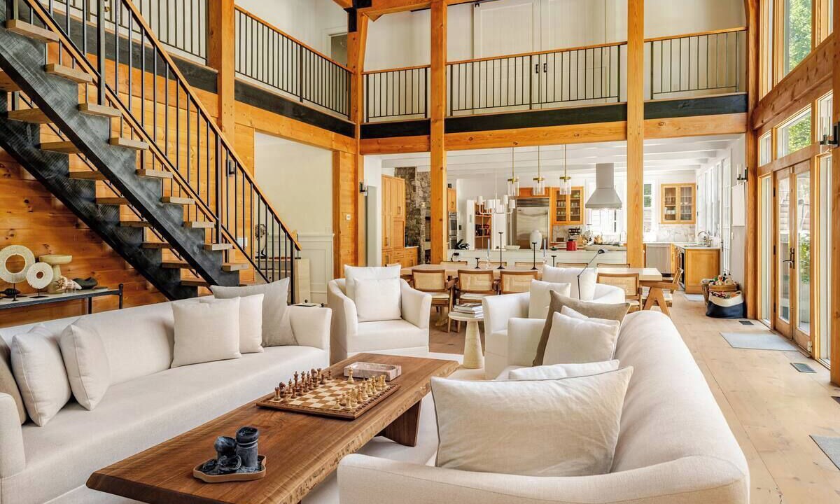 Photo of Livingroom in Northwest Harbor