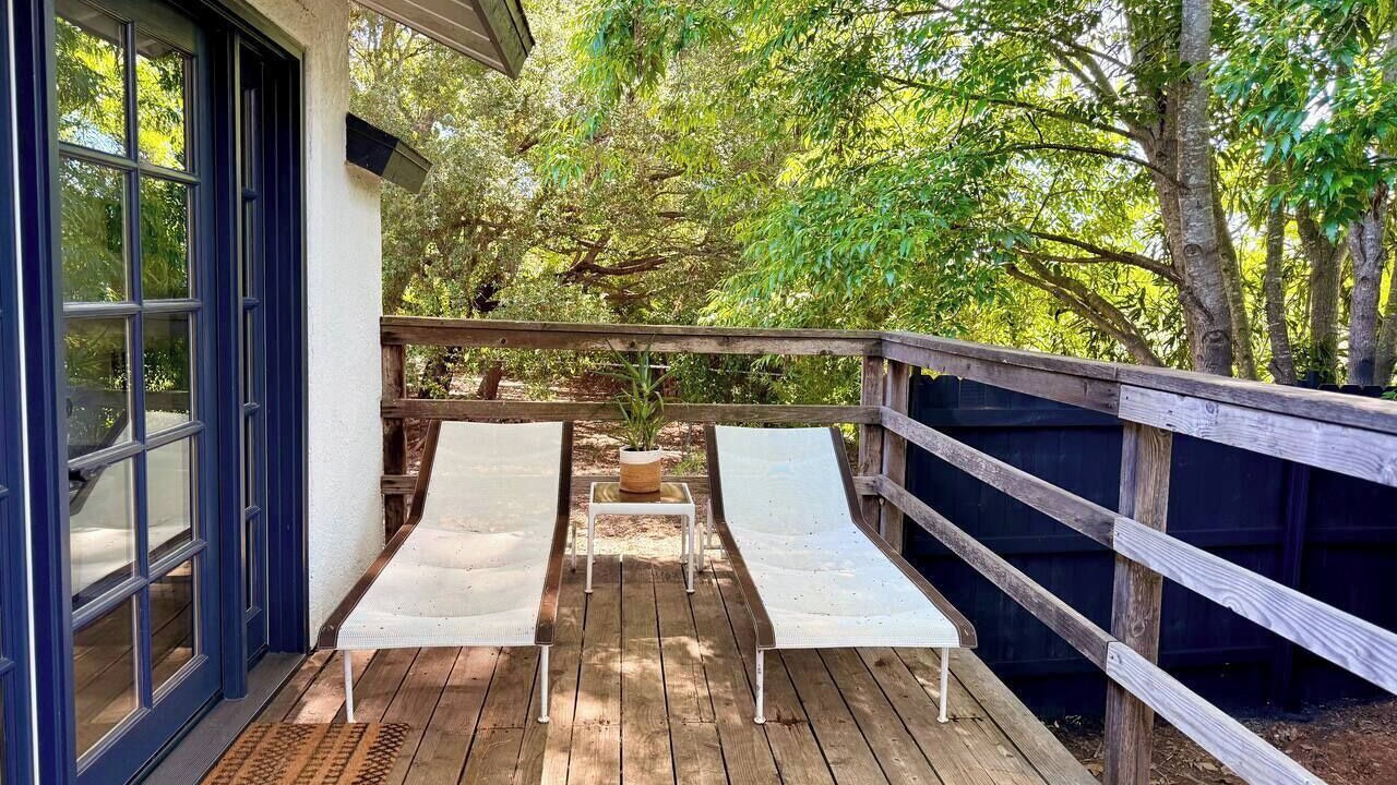 Photo of Patio Balcony in Meiners Oaks