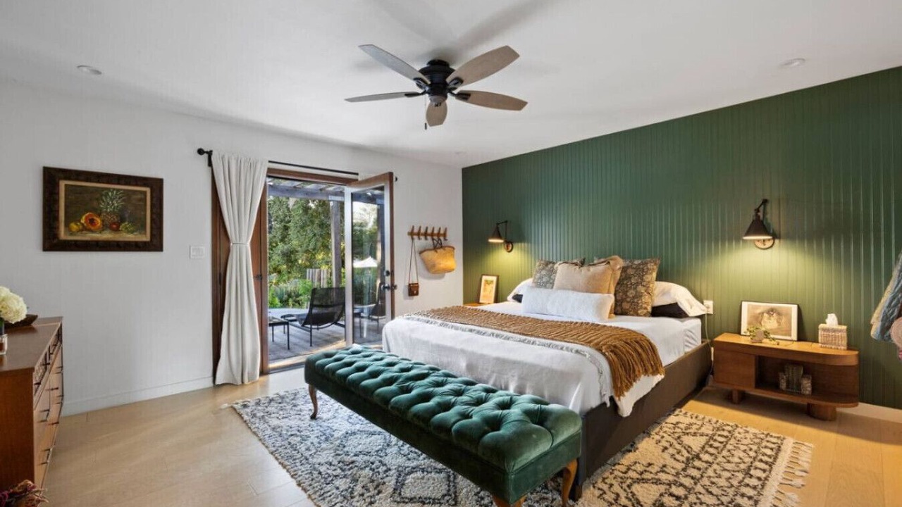 Photo of Bedroom in Meiners Oaks
