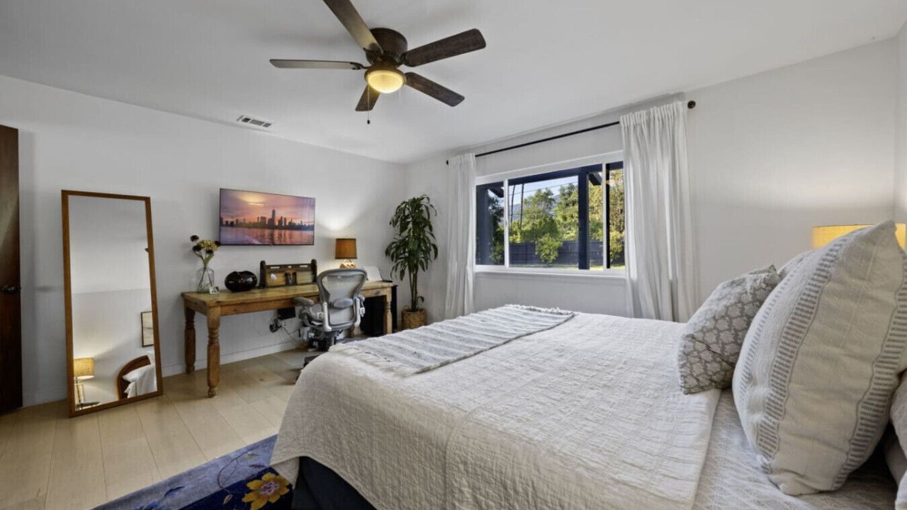Photo of Bedroom in Meiners Oaks